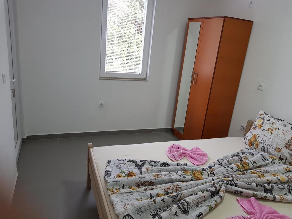 Apartmani Vila Ebra Utjeha Exterior photo